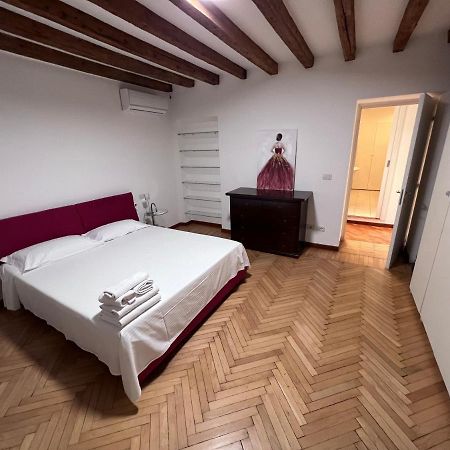 Magnifico Appartamento Ristrutturato Mailand Exterior foto