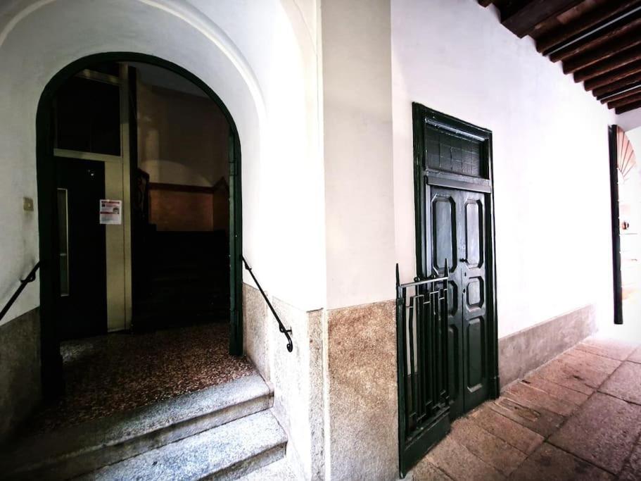 Magnifico Appartamento Ristrutturato Mailand Exterior foto