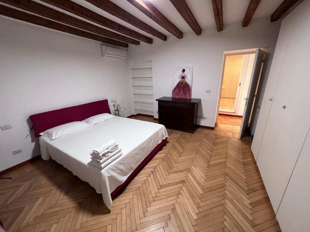 Magnifico Appartamento Ristrutturato Mailand Exterior foto